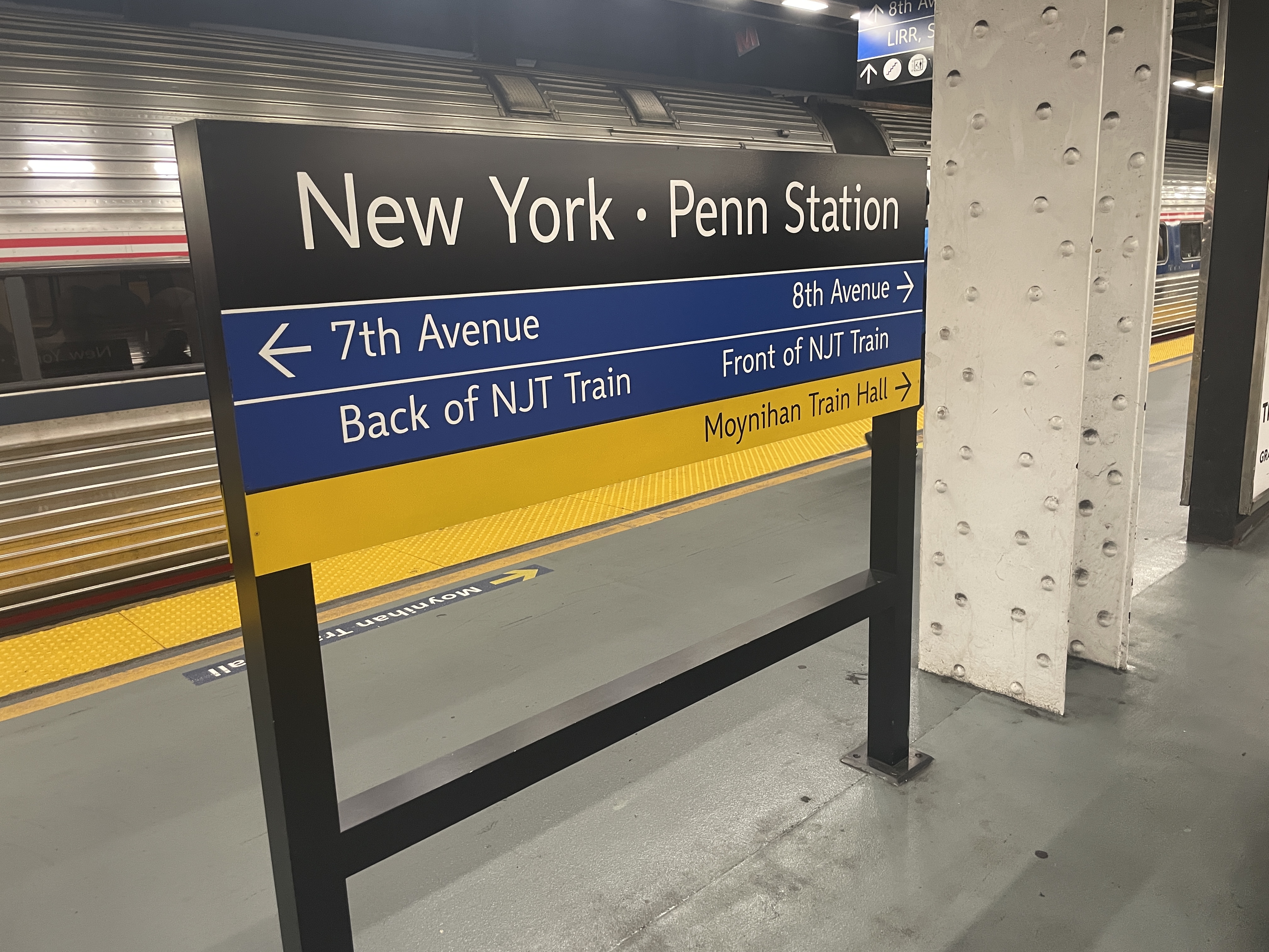 Penn_station_board